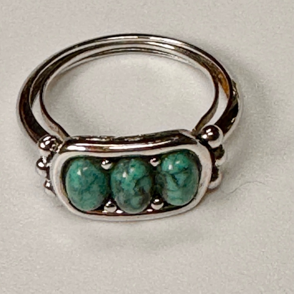Avon VINTAGE Silver and Turquoise Ring